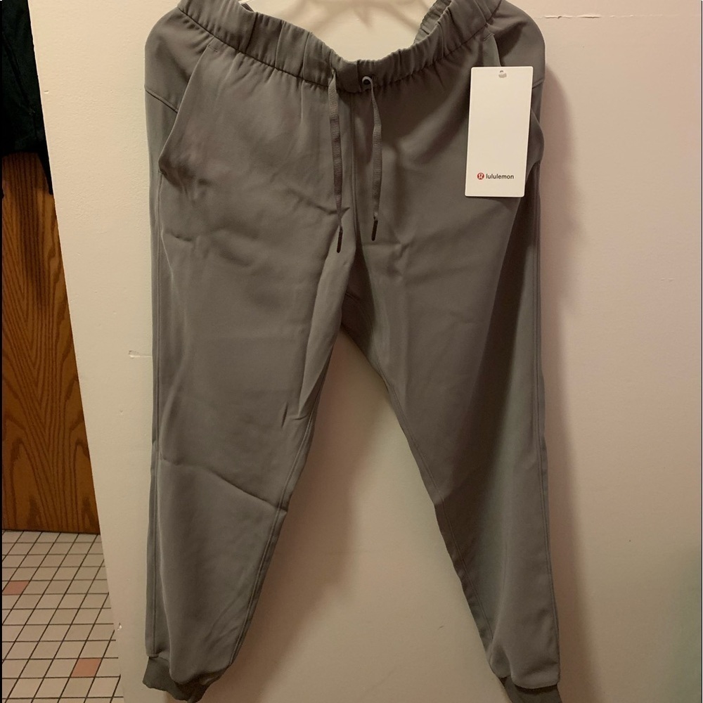 NWOT Lululemon On the Fly Jogger View 2